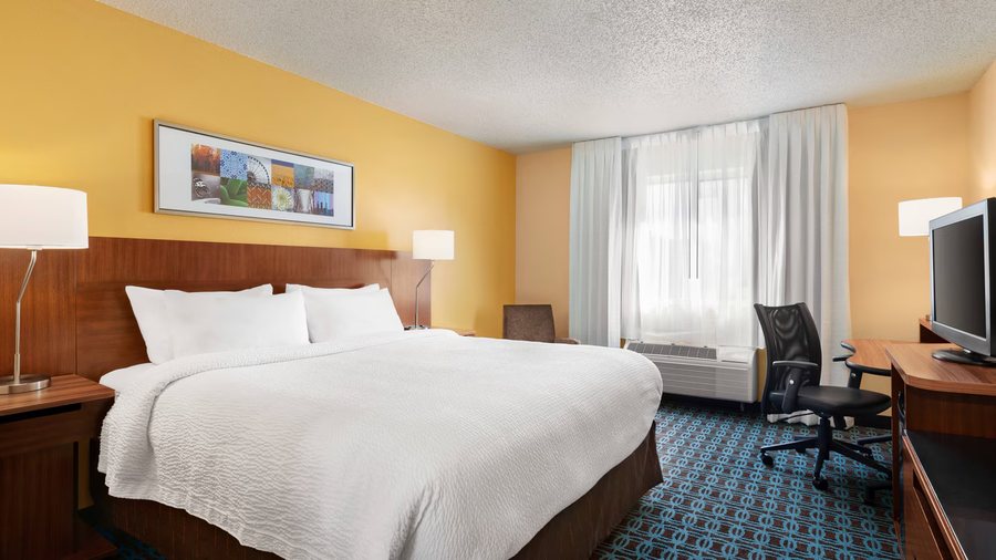 Fairfield Inn Roseville — Guest room