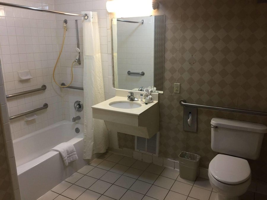 Fairfield Inn Suites Amarillo Central — Bathroom