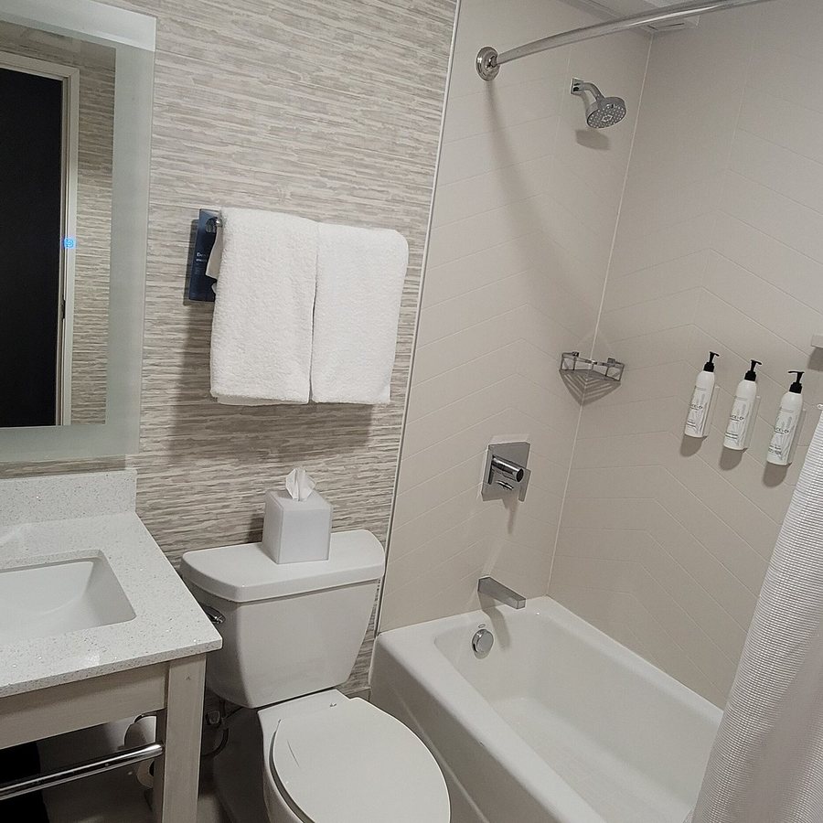 Fairfield Inn Suites Amarillo West Medical Center — Bathroom