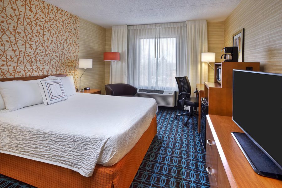 Fairfield Inn Suites Ann Arbor Ypsilanti — Guest room