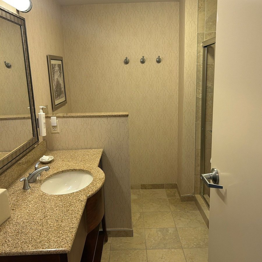 Fairfield Inn Suites at Dulles Airport — Bathroom