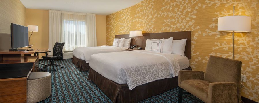 Fairfield Inn Suites at Dulles Airport — Guest room
