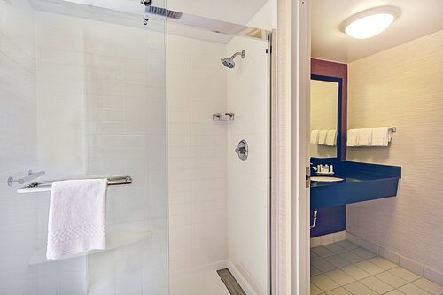 Fairfield Inn Suites Atlanta Vinings Galleria — Bathroom