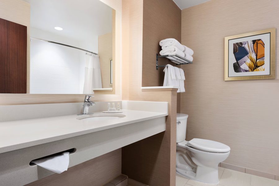 Fairfield Inn Suites Bloomsburg — Bathroom