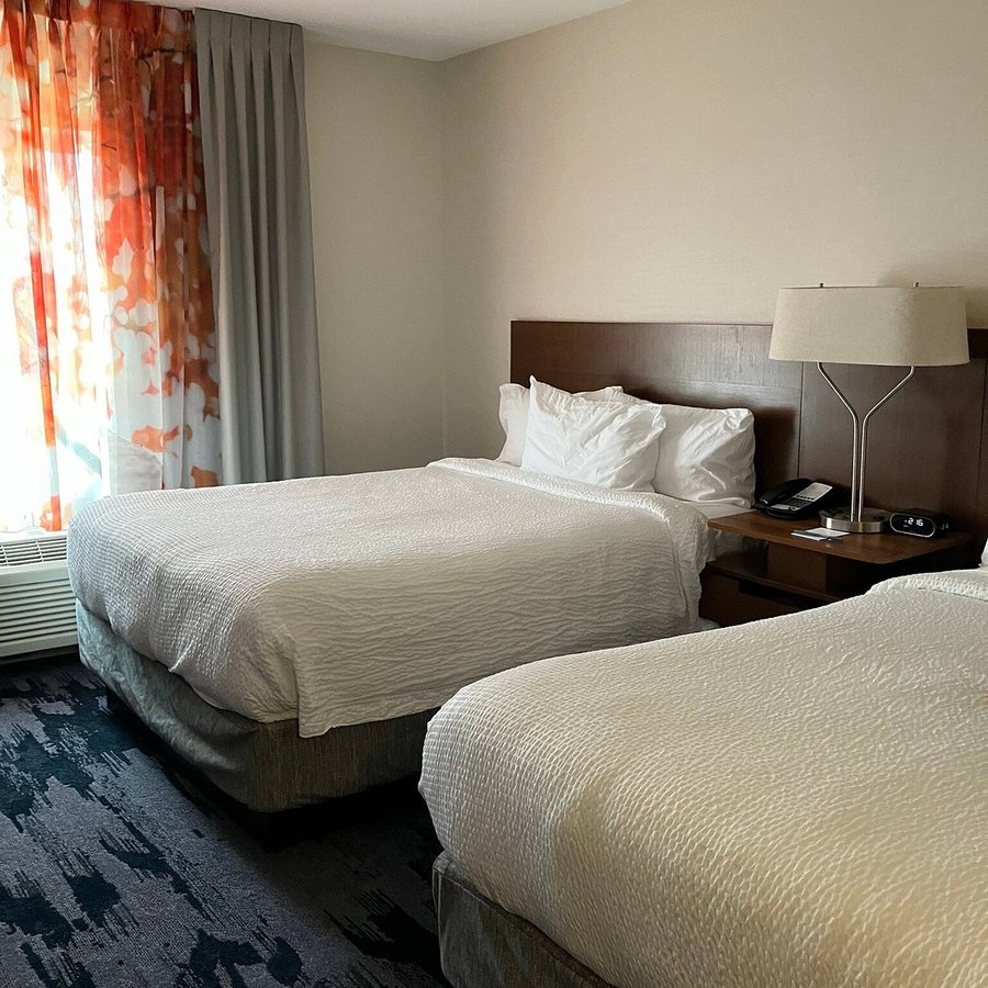 Fairfield Inn Suites Bloomsburg — Guest room