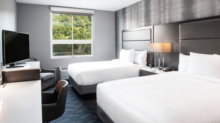Fairfield Inn Suites Boston Waltham — Guest room