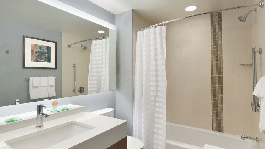 Fairfield Inn Suites Buffalo Amherst University — Bathroom