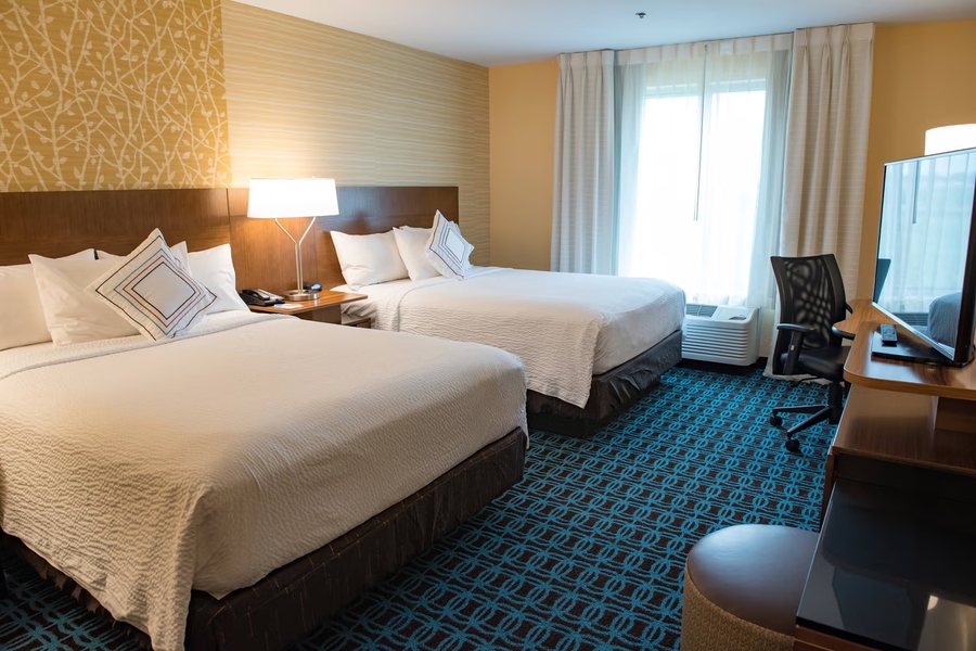 Fairfield Inn Suites by Marriott Anderson — Guest room