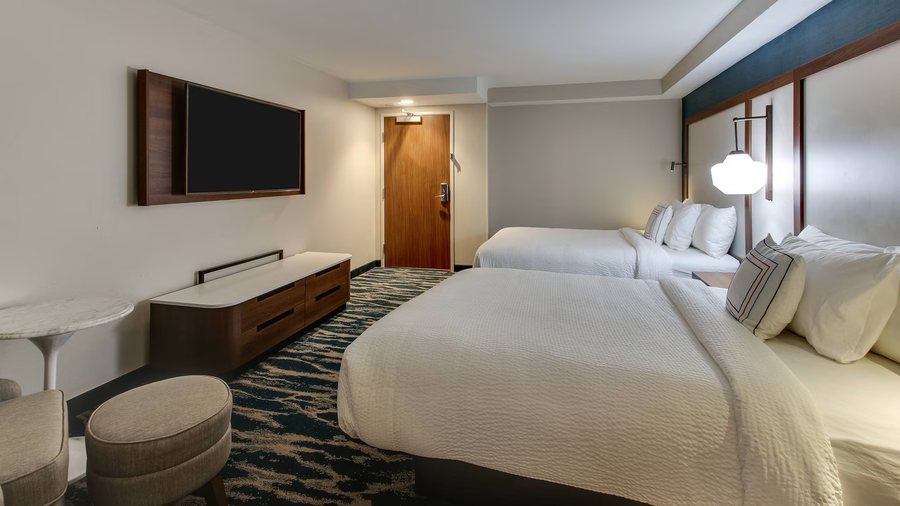 Fairfield Inn Suites by Marriott Birmingham Downtown — Guest room