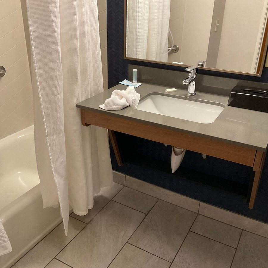Fairfield Inn Suites By Marriott Olean — Bathroom