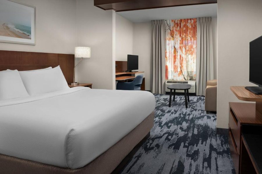 Fairfield Inn Suites by Marriott Panama City Beach — Guest room