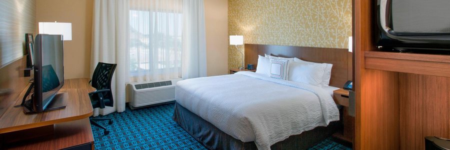 Fairfield Inn Suites by Marriott Phoenix Tempe Airport — Guest room