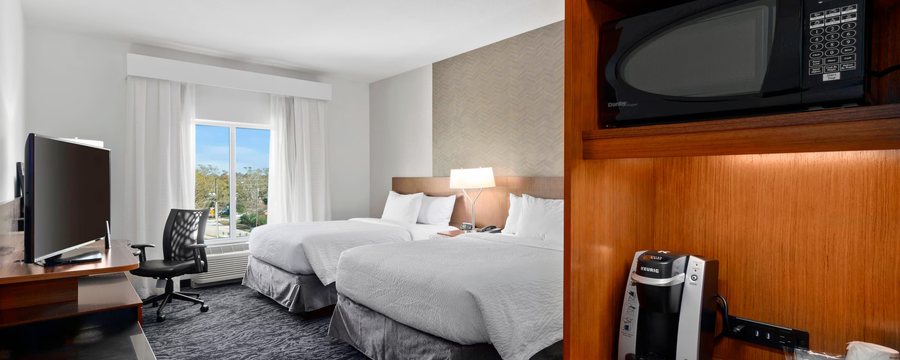 Fairfield Inn Suites by Marriott St Petersburg North — Guest room