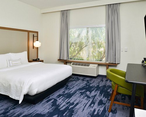 Fairfield Inn Suites Charlotte University Research Park — Guest room