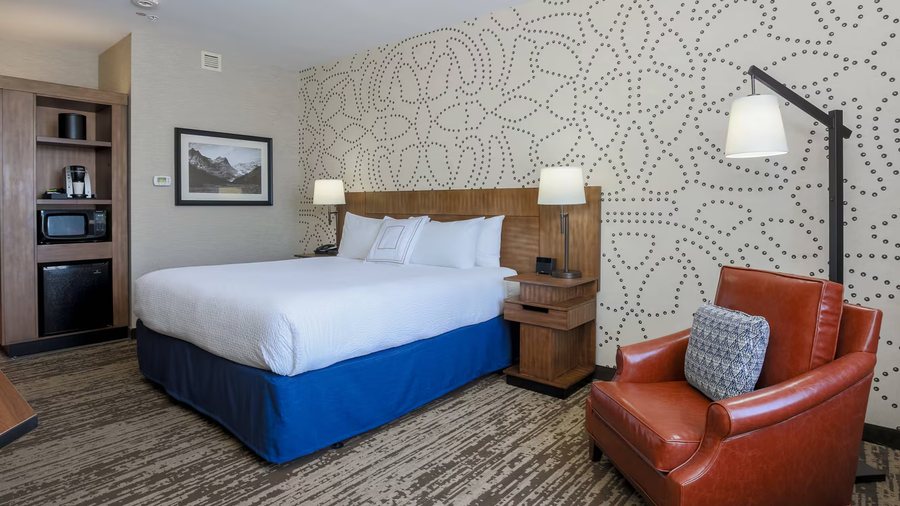 Fairfield Inn Suites Cheyenne Southwest Downtown Area — Guest room