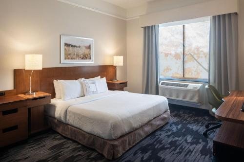 Fairfield Inn Suites Chillicothe OH — Guest room