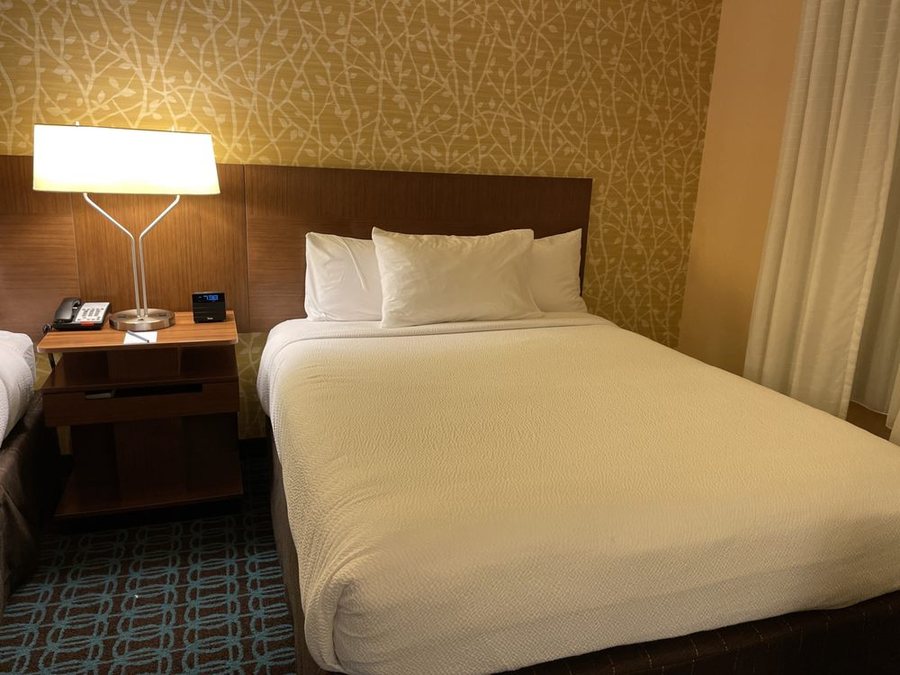 Fairfield Inn Suites Cincinnati Uptown University Area — Guest room