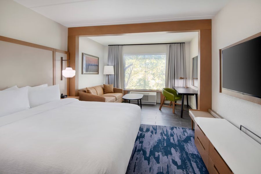 Fairfield Inn Suites Columbia Downtown — Guest room