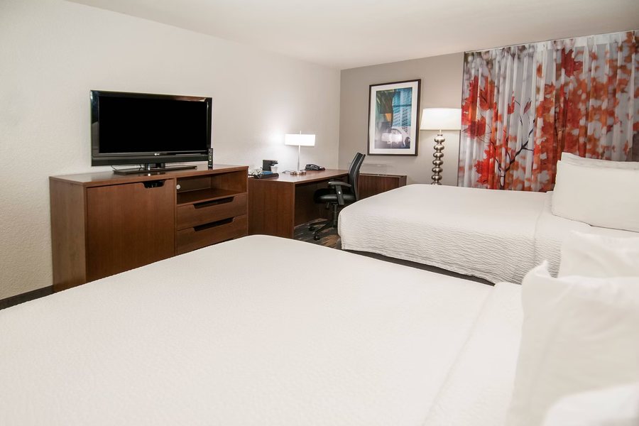 Fairfield Inn Suites Dallas DFW Airport South Irving — Guest room