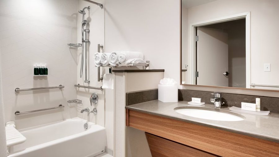 Fairfield Inn Suites Denver Tech Center North — Bathroom
