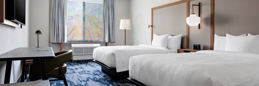 Fairfield Inn Suites Fayetteville — Guest room