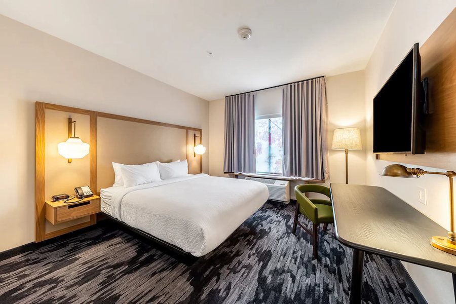 Fairfield Inn Suites Gainesville I 35 — Guest room
