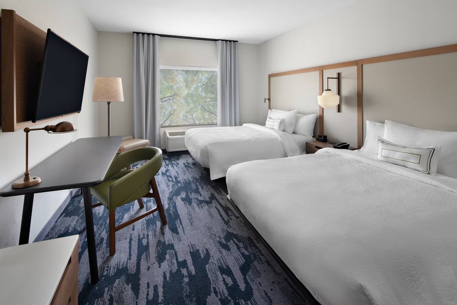 Fairfield Inn Suites Geneva Finger Lakes — Guest room