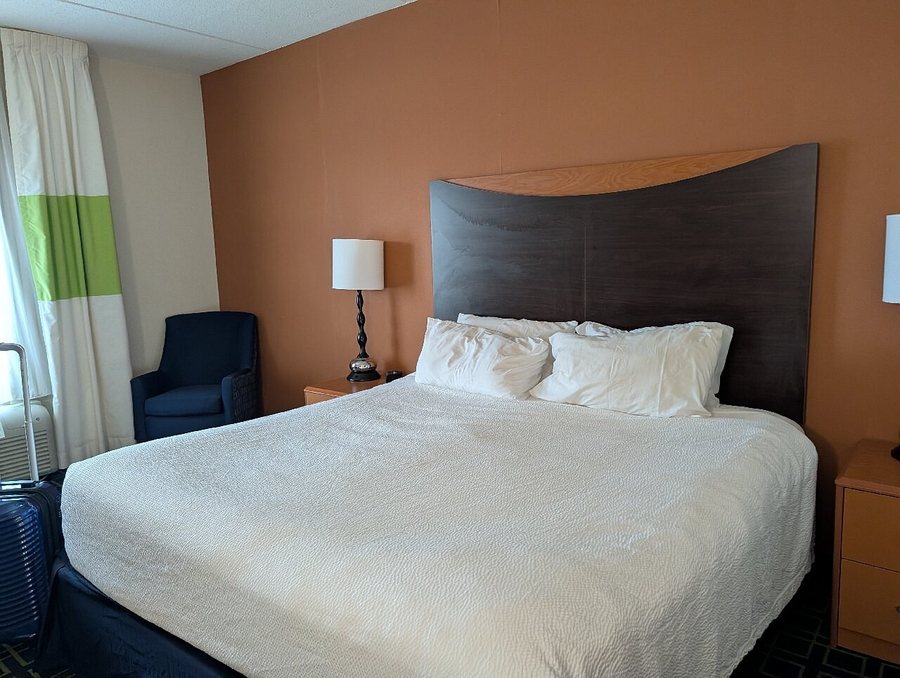 Fairfield Inn Suites Huntingdon Route 22 Raystown Lake — Guest room