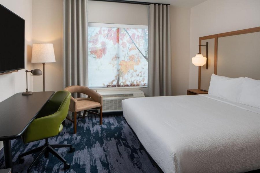 Fairfield Inn Suites Huntsville Redstone Gateway — Guest room
