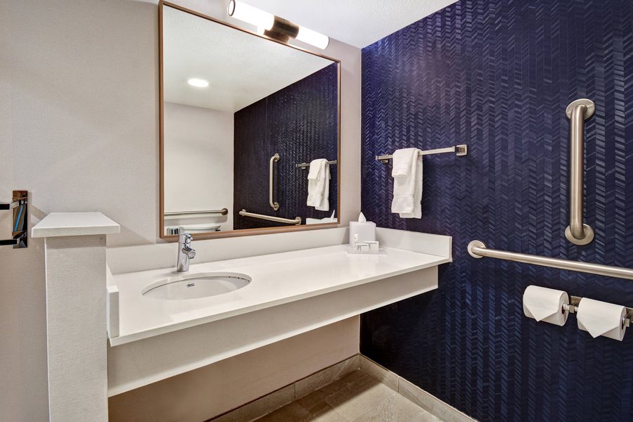 Fairfield Inn Suites Las Vegas Airport South Las Vegas Nevada — Bathroom