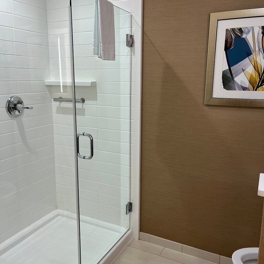 Fairfield Inn Suites London — Bathroom