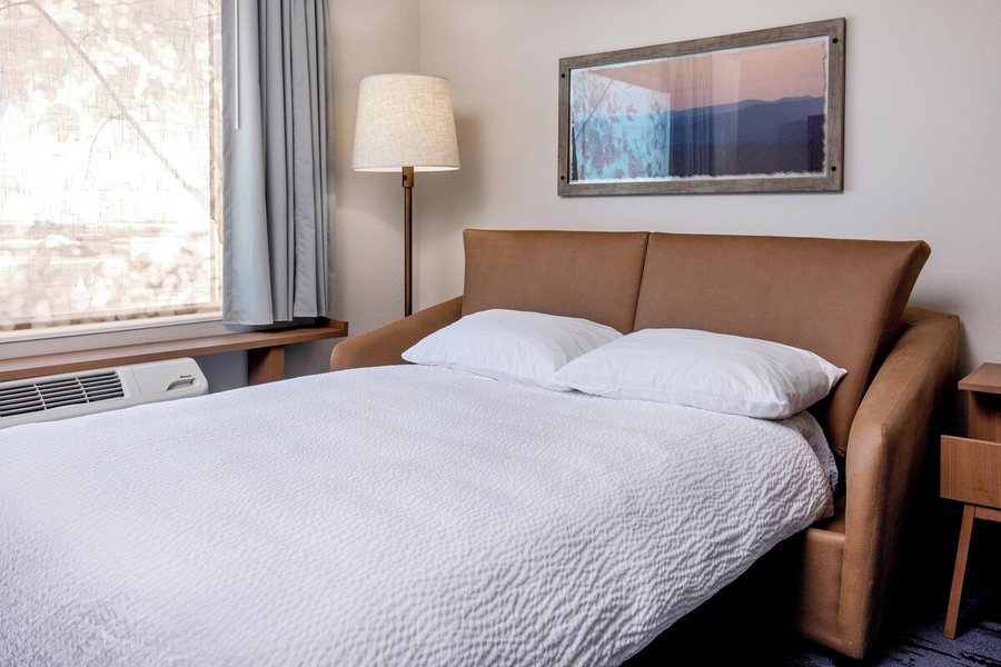 Fairfield Inn Suites McPherson — Guest room