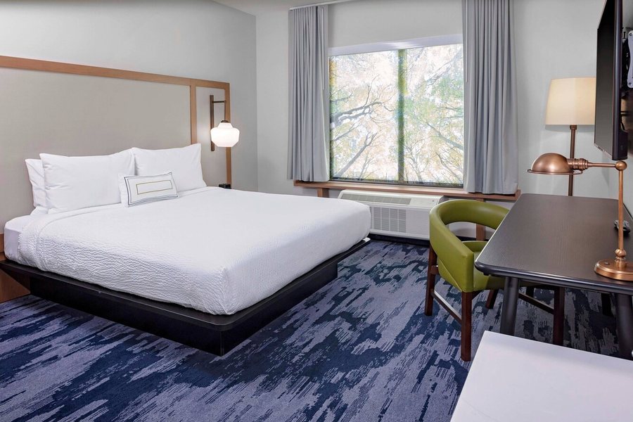 Fairfield Inn Suites Memphis Collierville — Guest room