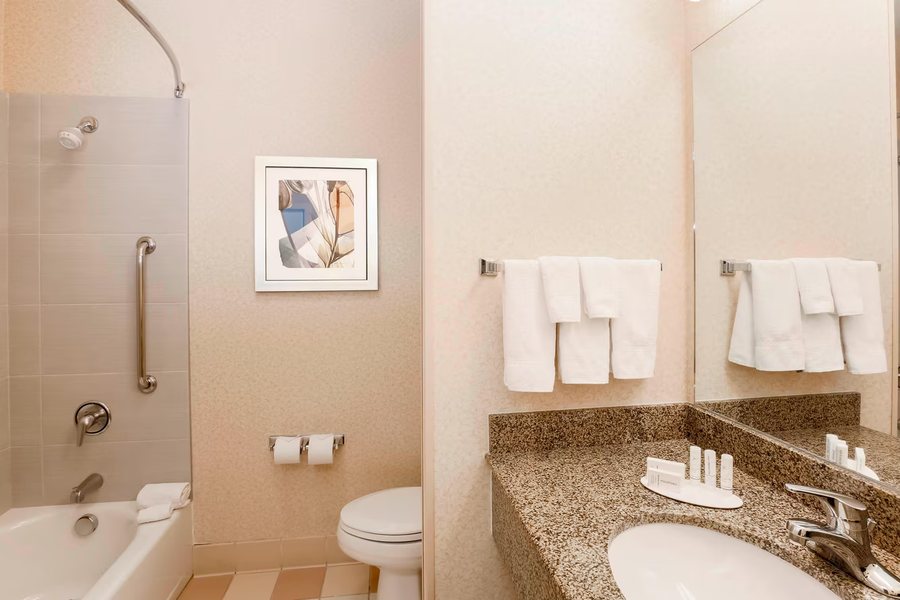 Fairfield Inn Suites Mexicali — Bathroom
