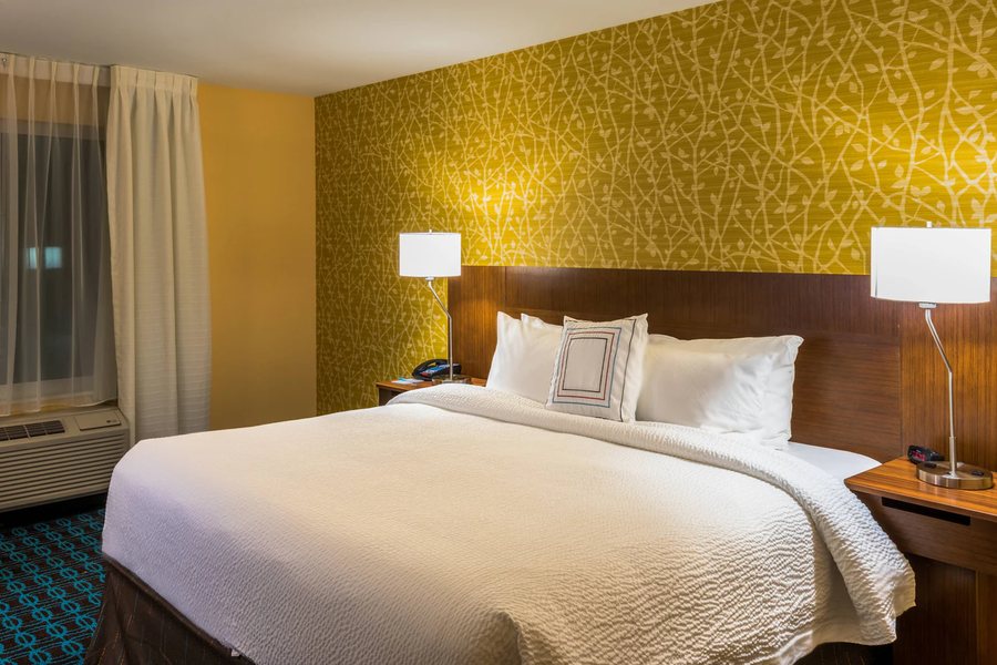 Fairfield Inn Suites Mobile Saraland — Guest room