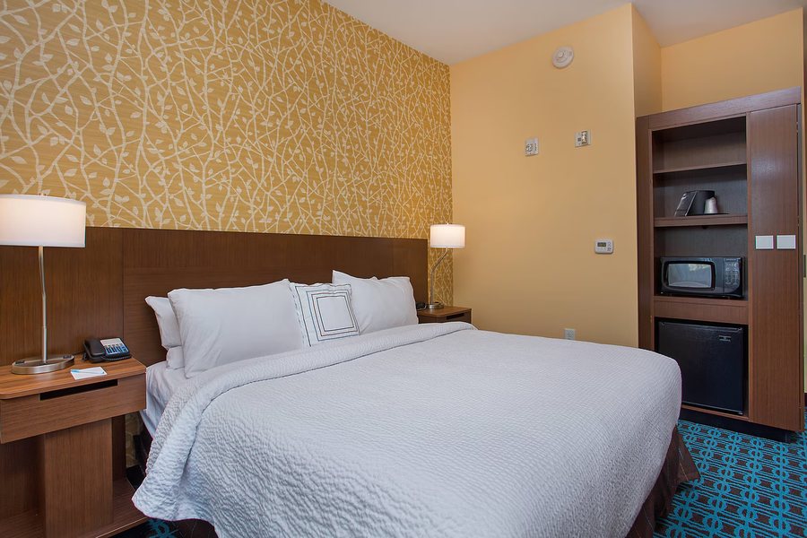 Fairfield Inn Suites Nashville Hendersonville — Guest room