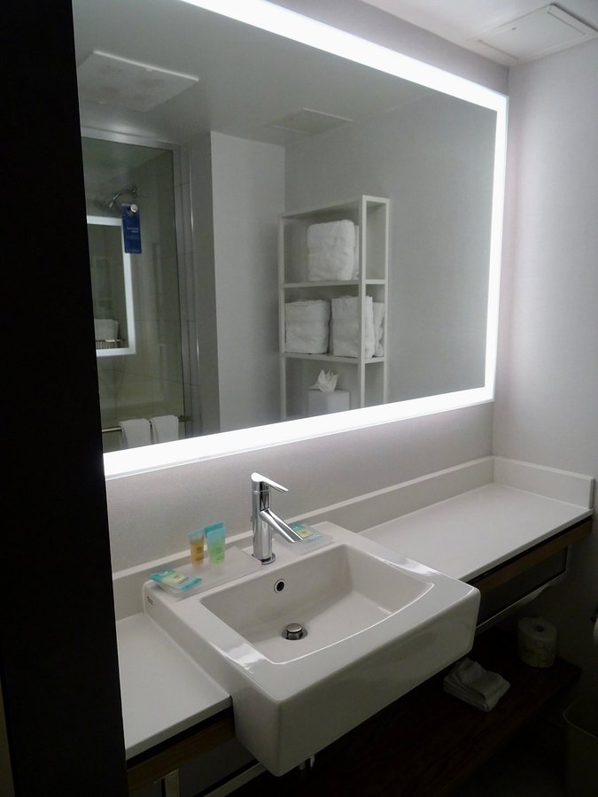 Fairfield Inn Suites New York Manhattan Times Square South — Bathroom