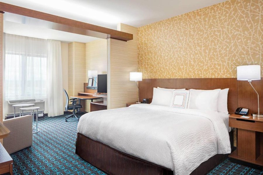 Fairfield Inn Suites North Bergen — Guest room