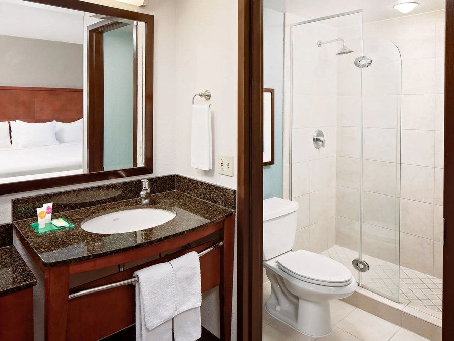 Fairfield Inn Suites Ontario Rancho Cucamonga — Bathroom