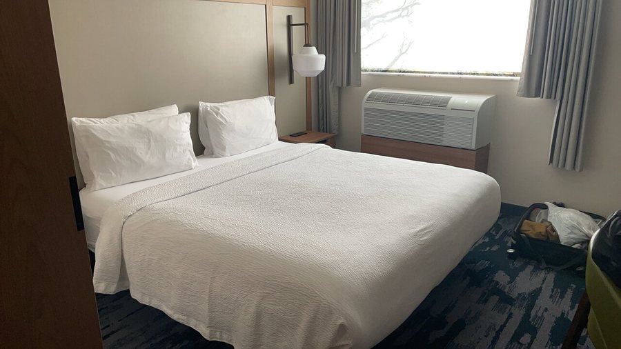 Fairfield Inn Suites Orlando at FLAMINGO CROSSINGSR Town Center — Guest room