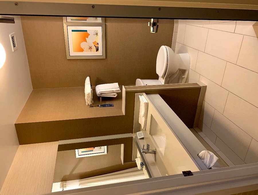Fairfield Inn Suites Pittsburgh North McCandless Crossing — Bathroom
