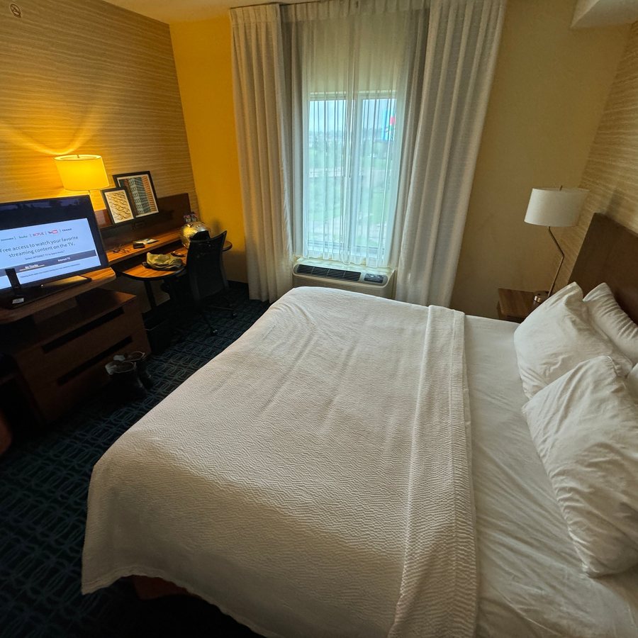 Fairfield Inn Suites Rochester Mayo Clinic Area Saint Marys — Guest room