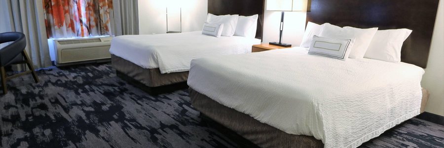 Fairfield Inn Suites San Antonio Alamo Plaza Convention Center — Guest room