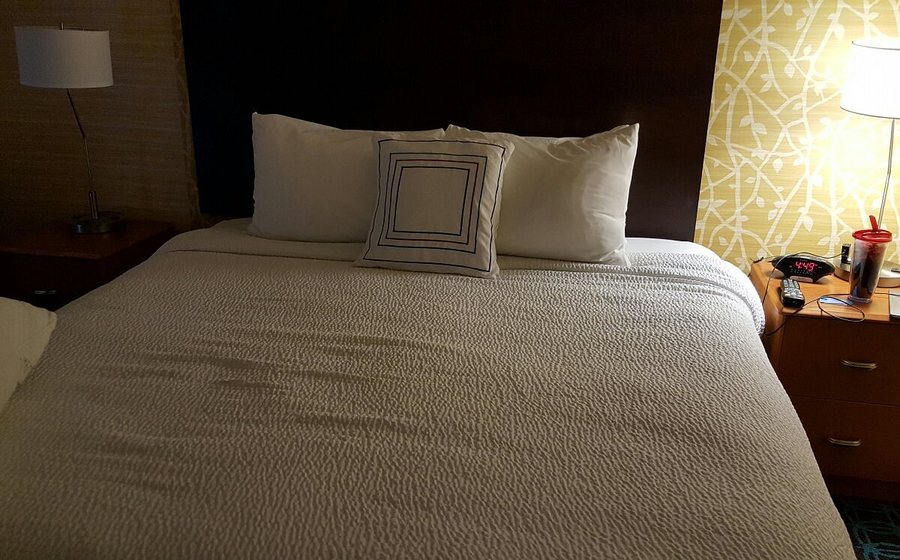 Fairfield Inn Suites San Antonio SeaWorld Westover Hills — Guest room