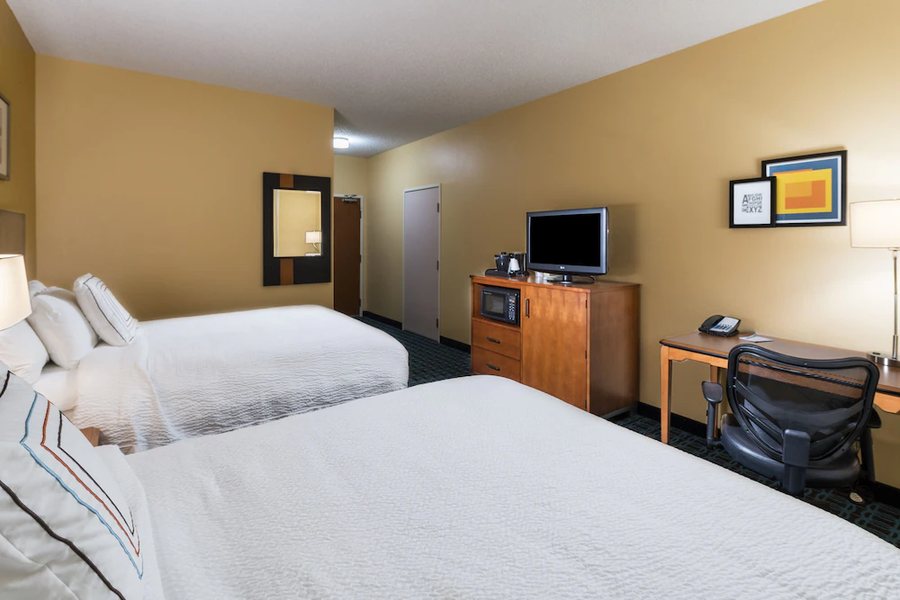 Fairfield Inn Suites St Petersburg Clearwater — Guest room