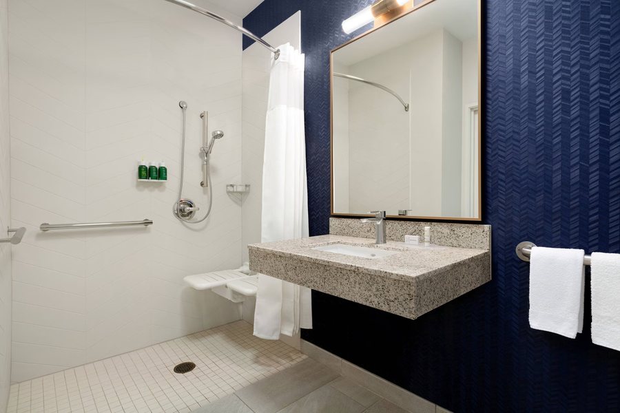 Fairfield Inn Suites Visalia Tulare — Bathroom