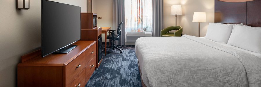 Fairfield Inn Suites Visalia Tulare — Guest room