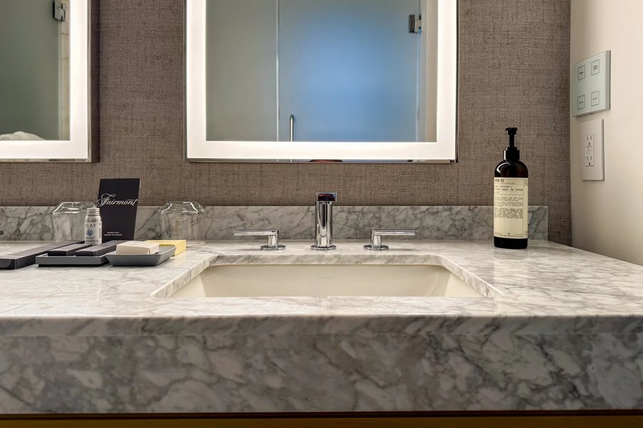 Fairmont Breakers Long Beach — Bathroom