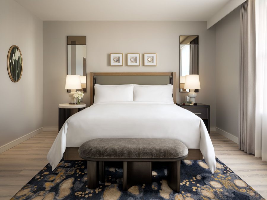 Fairmont Breakers Long Beach — Guest room