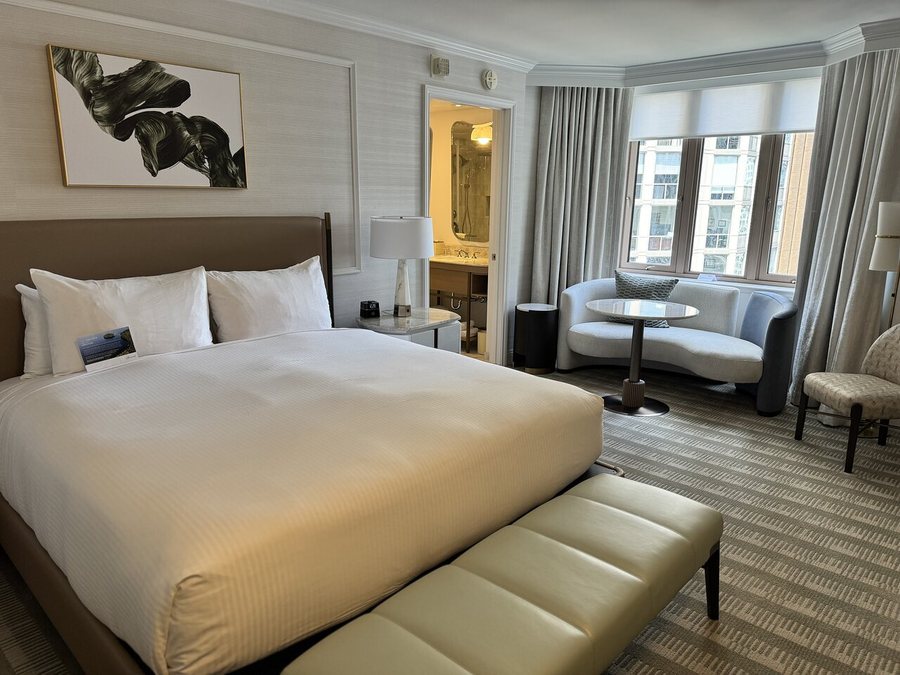 Fairmont Chicago Millennium Park Chicago Illinois — Guest room